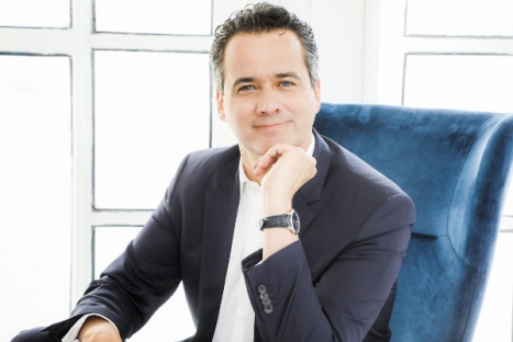 Vincent Warnery zeichnet ab Mai 2021 als Vorstandsvorsitzender bei Beiersdorf (Foto: Beiersdorf)